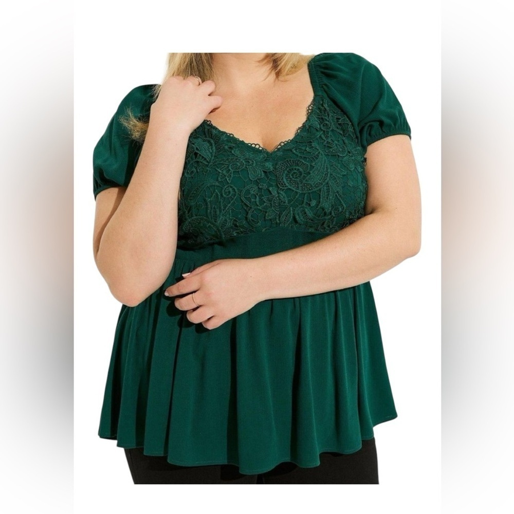 Torrid Green Blouse Size 1 Plus V Neck Short Slevee Rayon Top